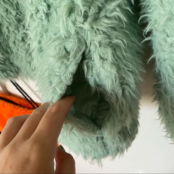 big faux fur coat w pockets - Picture 4 of 4